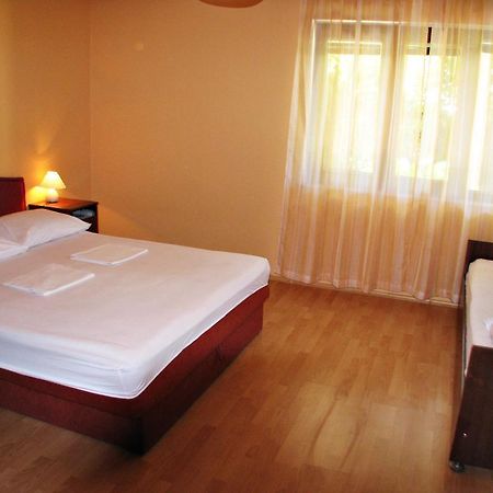 Apartments Miljak Omiš Esterno foto