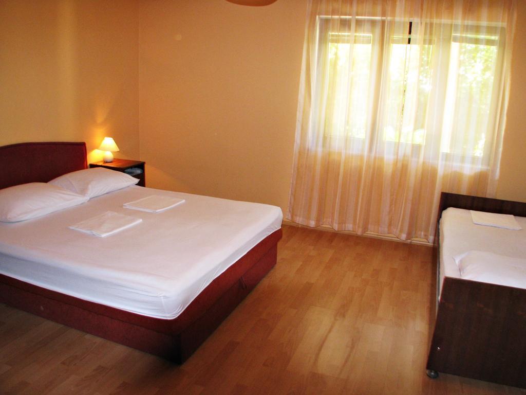 Apartments Miljak Omiš Esterno foto