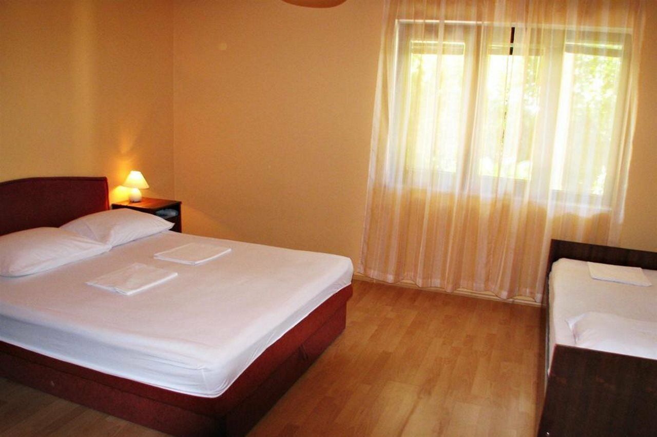Apartments Miljak Omiš Esterno foto